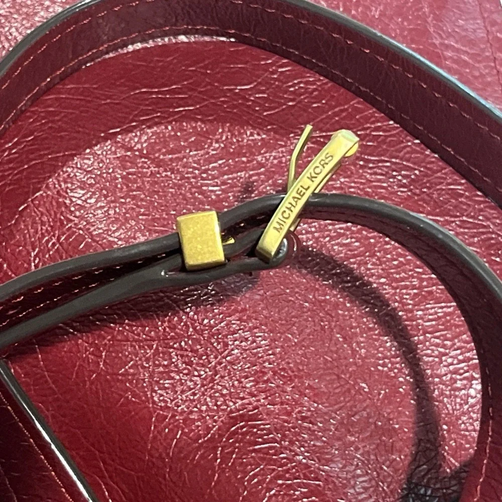 Michael Kors DARRINGTON Large Crackled  Leather Shoulder Bag In Deep Red
